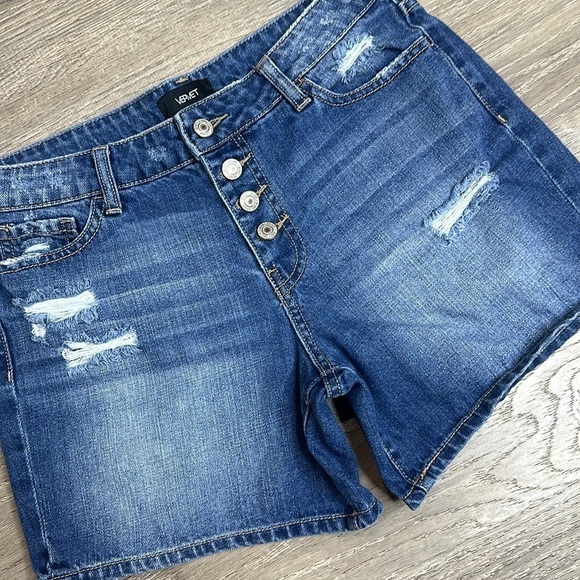 Vervet Women’s Boyfriend Fit Distressed Button-Fly Denim Shorts Sz 27 - Picture 2 of 9